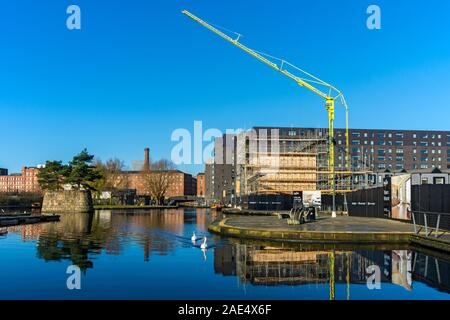 Ein Kran auf das Mansion House Apartment Block Entwicklung, neue Islington, Ancoats, Manchester, England, Großbritannien Stockfoto