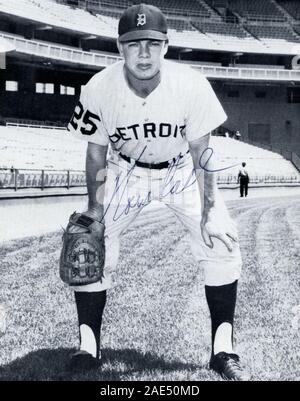 Vintage autographierte Schwarz und Weiß Erinnerungsfoto aus Norm Bargeld mit der Detroit Tigers ca. 1960er Jahre. Stockfoto