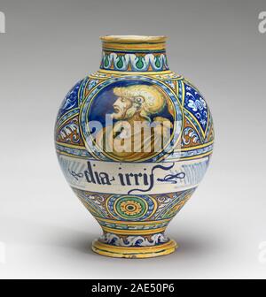 Faentine 16. Jahrhundert (Italienisch), Droge jar mit dem Kopf eines Kriegers, C. 1540/1550, Zinn - glasiert Steingut (Majolika), Corcoran Sammlung (William A. Clark Collection) 2014.136.327 Faentine des 16. Jahrhunderts, Droge jar mit dem Kopf eines Kriegers, c 1540-1550 Stockfoto