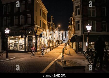 Zwei Radfahrer in Amsterdam, Niederlande Stockfoto