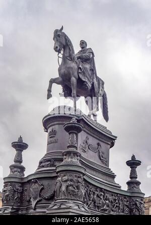 Johann von Sachsen Denkmal equestrian Skulptur König Johann auf einem Pferd in Theaterplatz Dresden Sachsen Deutschland. Stockfoto