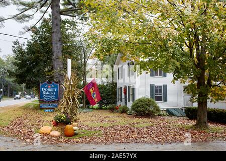 Dorset, Vermont - Oktober 1st, 2019: Außen von Dorset Bäckerei mit saisonalen Herbst Kürbisse in den Neu-England Stadt Dorset eingerichtet Stockfoto