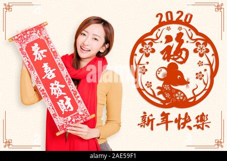 Asiatische junge Frau Feiern zum chinesischen neuen Jahr. chinesischen Text Frohes neues Jahr 2020 Stockfoto