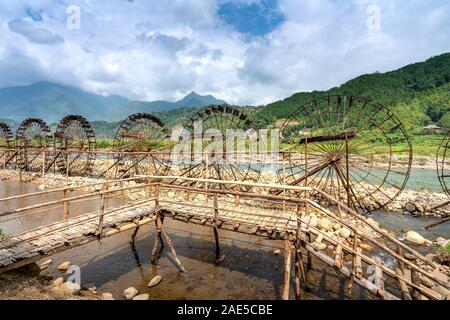 Pu Luong Wasserrad in Betrieb, Thanh Hoa, Vietnam Stockfoto