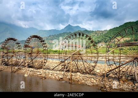 Pu Luong Wasserrad in Betrieb, Thanh Hoa, Vietnam Stockfoto