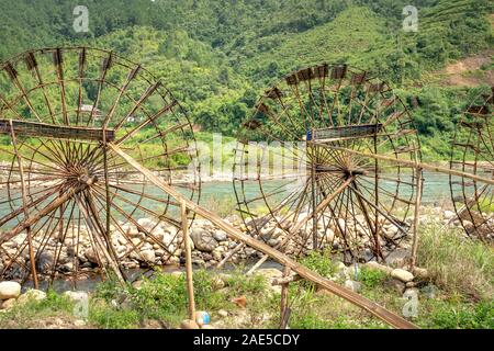 Pu Luong Wasserrad in Betrieb, Thanh Hoa, Vietnam Stockfoto