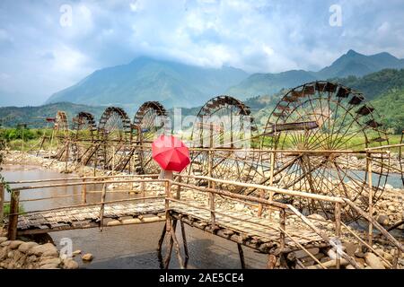 Pu Luong Wasserrad in Betrieb, Thanh Hoa, Vietnam Stockfoto