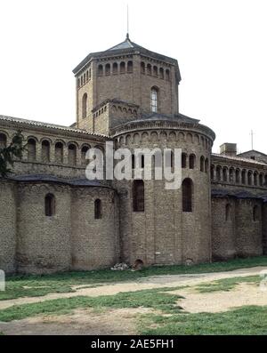 CIMBORRIO ABSIDES Y DE LA IGLESIA DEL MONASTERIO DE SANTA MARIA DE RIPOLL RECONSTRUIDA EN 1886 POR ELIAS ROGENT. Autor: ROGENT ELIAS. Lage: MONASTERIO DE SANTA MARIA. RIPOLL. GERONA. Spanien. Stockfoto