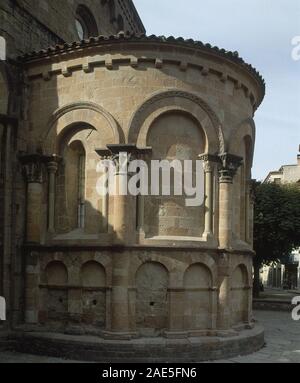 Exterieur - ABSIDES DE LA IGLESIA. Lage: Monasterio. SAN JUAN DE LAS ABADESAS. Spanien. Stockfoto