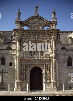 IGLESIA MAYOR PRIORAL - PUERTA DEL SOL - SIGLO XVII - PORTADA RETABLO BARROCA CON ELEMENTOS PLATERESCOS. Autor: Martin CALAFATE ANTON. Lage: Iglesia Mayor Prioral. PUERTO DE SANTA MARIA. Cadiz. Spanien. Stockfoto