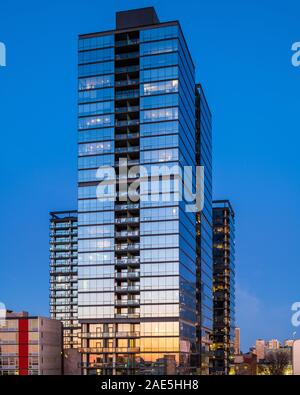 Moderne Eigentumswohnung hohes Gebäude. Stockfoto