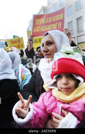 ISTANBUL, Türkei - Januar 17: Der Frieden Mütter (Türkisch: Baris Anneleri) ist ein Frauen Bürgerrechtsbewegung in Aktivismus bei Galatasaray Square am 17. Januar 2009 in Istanbul, Türkei. Stockfoto