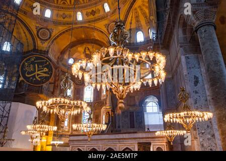 Innenraum der Hagia Sophia, der ehemalige Orthodoxe Kathedrale und Ottoman Imperial Moschee, Istanbul, Türkei Stockfoto