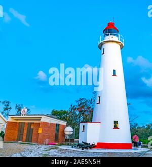 Lady Elliot Island Australien - November 25, 2019; Lady Elliot Leuchtturm hoch und Stolz in der langen Exposition in der Abenddämmerung. Stockfoto