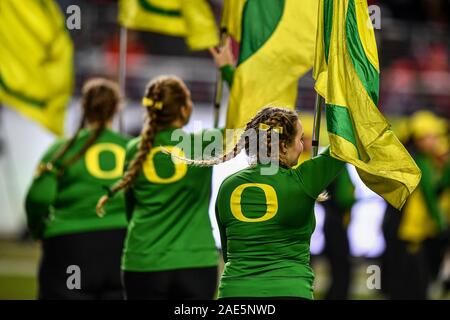 Santa Clara, Kalifornien, USA. 06 Dez, 2019. Oregon Enten nehmen Sie das Feld vor der Pac-12 Fußball-Spiel zwischen den Utah Utes und die Oregon Ducks At Levi's Stadion in Santa Clara, Kalifornien. Chris Brown/CSM/Alamy leben Nachrichten Stockfoto