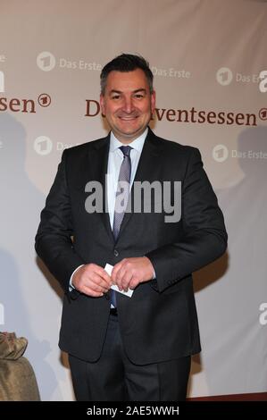 München, Deutschland. 06 Dez, 2019. Markus Gürne kommt zum Advent Dinner der Programmdirektor des Ersten Deutschen Fernsehens (ARD) in der 'Bayerischer Hof'. Credit: Ursula Düren/dpa/Alamy leben Nachrichten Stockfoto
