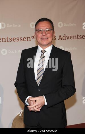 München, Deutschland. 06 Dez, 2019. Volker Herres, Programmdirektor von Host und Erstes Deutsches Fernsehen (ARD), bei seiner Ankunft Abendessen im "Bayerischer Hof". Credit: Ursula Düren/dpa/Alamy leben Nachrichten Stockfoto