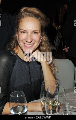 München, Deutschland. 06 Dez, 2019. Die Schauspielerin Chiara Schoras lächelt die Advent Dinner der Programmdirektor des Ersten Deutschen Fernsehens (ARD) in der 'Bayerischer Hof'. Credit: Ursula Düren/dpa/Alamy leben Nachrichten Stockfoto