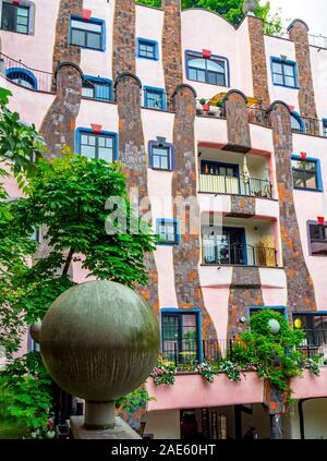 Hundertwasser Grüne Zitadelle Altstadt Magdeburg Sachsen-Anhalt Deutschland. Stockfoto