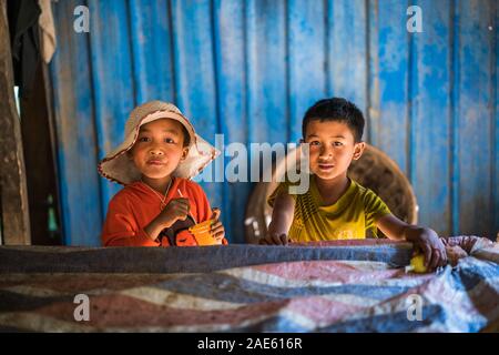 Menschen vor Ort in Phongsali, Laos, Asien Stockfoto