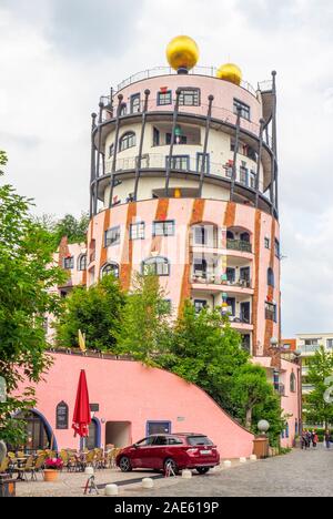 Turm Hundertwasserhaus Grüne Zitadelle Altstadt Magdeburg Sachsen-Anhalt Deutschland. Stockfoto