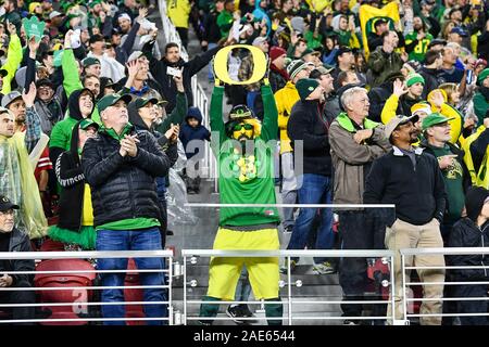 Santa Clara, Kalifornien, USA. 06 Dez, 2019. Oregon Ducks Fans hatten viel Beifall bei der Pac-12 Fußball-Spiel zwischen den Utah Utes und die Oregon Ducks At Levi's Stadion in Santa Clara, Kalifornien. Chris Brown/CSM/Alamy leben Nachrichten Stockfoto