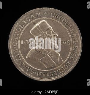 Eine deutsche oder österreichische Medaille aus dem 16. Jahrhundert aus dem Jahr 1515, die das Vorderporträt von John Huss zum hundertjährigen Jubiläum mit Büste, Inschriften, Relief und Gedenkdesign darstellt. Stockfoto