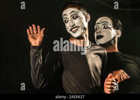 Kolkata, Indien. 6. Dezember, 2019. Mime-Darsteller Handlung mime-kunst an Jogesh Mime-Akademie in Kolkata, Indien, am 6, 2019. Jogesh Mime-Akademie, der Pionier auf diesem Gebiet in Indien statt, die 41 Mime Festival in Kalkutta. Credit: tumpa Mondal/Xinhua/Alamy leben Nachrichten Stockfoto