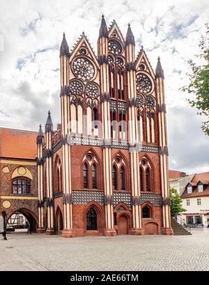 Wahrzeichen Gotik romanisches Rathaus in der historischen Altstadt Tangermünde Sachsen-Anhalt Deutschland. Stockfoto