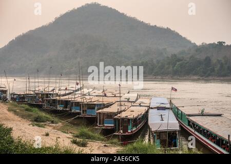 Boot auf dem Mekong, in der Nähe des Luang Prabang, Laos, Asien Stockfoto