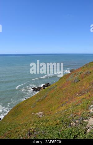 Blick auf den Pazifischen Ozean von Mussel Rock Park, Pacifica, Kalifornien Stockfoto