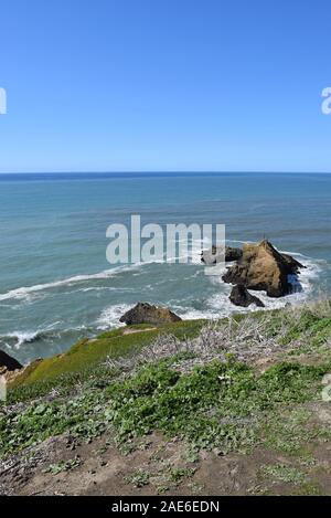 Blick auf den Pazifischen Ozean von Mussel Rock Park, Pacifica, Kalifornien Stockfoto