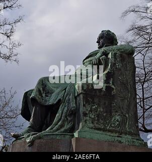 Österreich, Wien - MÄRZ 25: Wien ist die Hauptstadt und größte Stadt Österreichs. Blick auf die Skulptur von Goethe in Wien am 25. März 2019, Österreich. Stockfoto