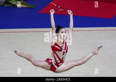 Pasay City, Philippinen. 7 Dez, 2019. Benjaporn Limpanich von Thailand führt während der rhythmischen Gymnastik der Frauen Vereine Endrunden am Meer Spiele 2019 in Manila, Philippinen, 7. Dezember, 2019. Credit: rouelle Umali/Xinhua/Alamy leben Nachrichten Stockfoto