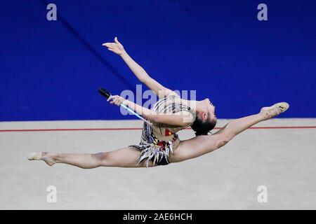 Pasay City, Philippinen. 7 Dez, 2019. Ngo Hai Yen von Vietnam führt während der rhythmischen Gymnastik der Frauen Vereine Endrunden am Meer Spiele 2019 in Manila, Philippinen, 7. Dezember, 2019. Credit: rouelle Umali/Xinhua/Alamy leben Nachrichten Stockfoto