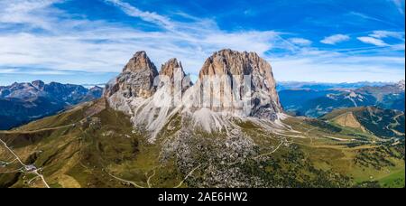 Antenne Panorama der Langkofel Gruppe, grohmannspitze Berg, Fuenffingerspitze Berg und Langkofel Berg in Italien Stockfoto