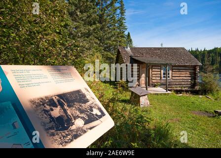 Grey Owl's Hütte am Ufer des Lake Ajawaan, Prince Albert National Park, Saskatchewan, Kanada Stockfoto