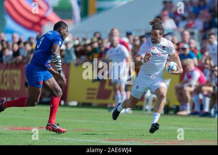 Dubai, VAE. 7 Dez, 2019. Mike Ellery von England läuft mit dem Ball im Cup Viertelfinale Spiel zwischen England und Frankreich in Tag 3 des Emirates Airline Dubai Rugby Sevens auf die Sevens Stadion, Dubai, UAE am 7. Dezember 2019. Foto von Grant Winter. Credit: UK Sport Pics Ltd/Alamy leben Nachrichten Stockfoto