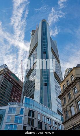 FRANKFURT, Deutschland - 17. SEPTEMBER: Wolkenkratzer in der Innenstadt von Frankfurt, Deutschland Am 17. September 2019. Foto aus dem Neuen Mainzer Str genommen Stockfoto