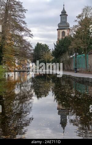 Wallfahrt Kirche der Heimsuchung der Jungfrau Maria mit dem Spiegelbild im Wasser, auch als Kirche Sandkirche (Sand) oder Ecclesia ad album Lilium Stockfoto