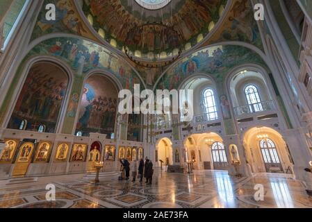 Im Inneren der christlich-orthodoxen Kirche der Sretensky Kloster. Neue Märtyrer und die Bekenner des Russland Dom - Moskau, Russland Stockfoto