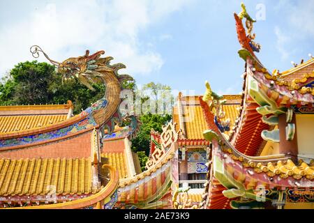 (Selektive Fokus) einen atemberaubenden Blick auf die Kek Lok Si Tempels in Penang, Malaysia. Kek Lok Si Tempel ist der größte buddhistische Tempel in Malaysia. Stockfoto