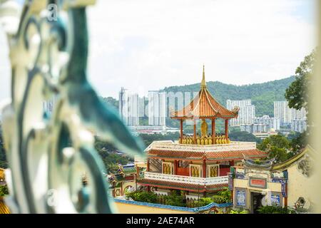 (Selektive Fokus) einen atemberaubenden Blick auf die Kek Lok Si Tempels in Penang, Malaysia. Kek Lok Si Tempel ist der größte buddhistische Tempel in Malaysia. Stockfoto