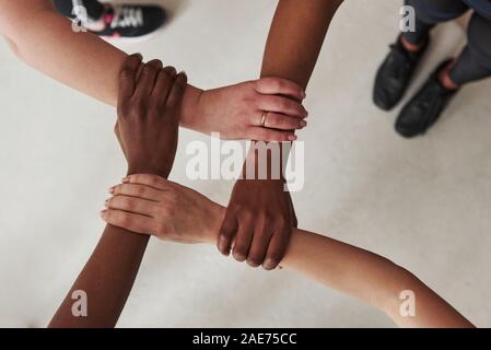 Ansicht von oben von Frauen in Händen hält. Konzeption der Erfolg Stockfoto