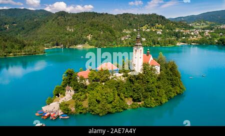 Luftaufnahme des Sees Bled in sonnigen Sommertag Stockfoto