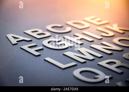 Buchstaben mit festen Buchstaben. Detailansicht Stockfoto