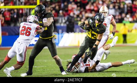 Dez 06 2019 Santa Clara, CA USA Oregon Ducks zurück laufen Cyrus Habibi-Likio (33) läuft mit dem Ball während der NCAA Pac 12 Fußball-Spiel zwischen Oregon Enten und die Utah Utes 37-15 gewinnen bei Levi Stadion Santa Clara, Calif. Thurman James/CSM Stockfoto