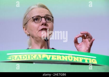 Berlin, Deutschland. 07 Dez, 2019. Regine Günther (Bündnis 90/Die Grünen), Senator für die Umgebung von Berlin, spricht an der Delegiertenversammlung des Berliner Grüns. Credit: Christoph Soeder/dpa/Alamy leben Nachrichten Stockfoto