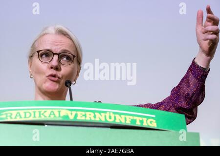 Berlin, Deutschland. 07 Dez, 2019. Regine Günther (Bündnis 90/Die Grünen), Senator für die Umgebung von Berlin, spricht an der Delegiertenversammlung des Berliner Grüns. Credit: Christoph Soeder/dpa/Alamy leben Nachrichten Stockfoto