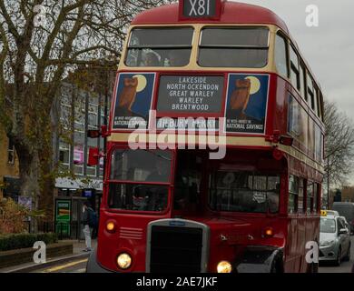 Brentwood Essex UK, 7. Dezember 2019 Der Stern Bus Vintage ausgeführt. Fähnrich Bus Company betreibt seine Flotte von Vintage Busse auf ausgewählten Routen am ersten Samstag im Dezember hier in Brentwood, Essex UK High Street JXC 194 A1 (Kerr & Linney, Haiger) 1949 AEC Regent 0961 Craven H 30/26 R ex-London Transport RT 1431 Credit Ian DavidsonAlamy Live Nachrichten gesehen Stockfoto